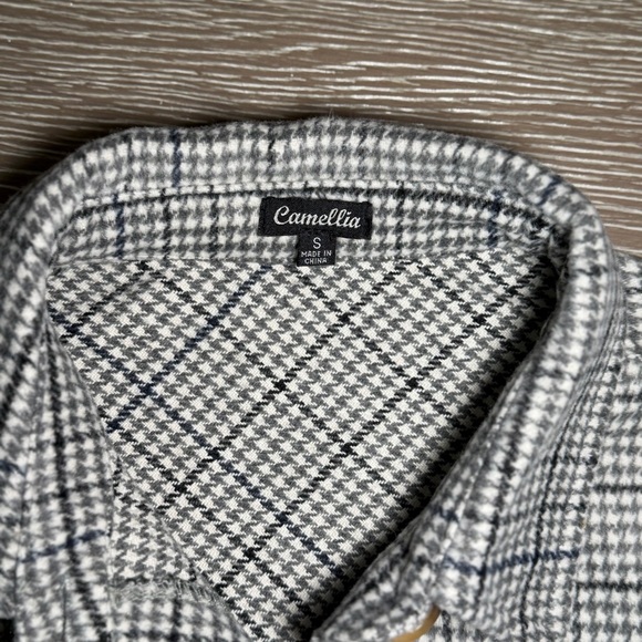Camellia Houndstooth Plaid Button-Up Shacket – Size S ( OVERSIZED ) - Picture 6 of 7